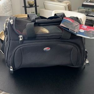 American Tourister 2 in 1 carrier and car seat for pets